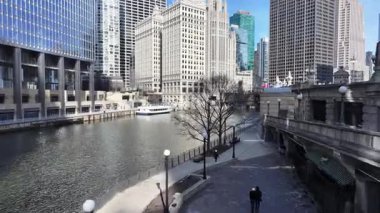 Chicago Riverwalk, Chicago, Illinois, ABD. Highrise Binaları Sahnesi. Metropolitan Şehri. Illinois 'de Chicago Sahil Yolu. Chicago şehir merkezi. Şehir Gökyüzü Görünümü.