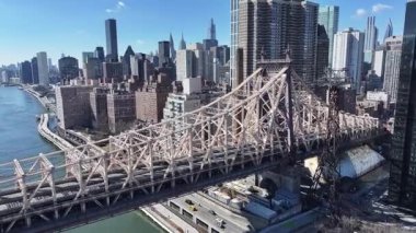 New York Skyline New York 'ta Manhattan' da. Queensboro Köprüsü Sahnesi. Çarpıcı şehir manzarası. New York Skyline, New York Birleşik Devletleri. Yüksek Binalar Manzarası.