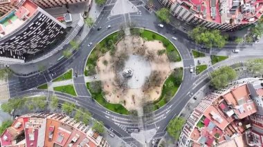 Barcelona 'daki Tetuan Meydanı, İspanya' nın Barselona Eyaleti. Meşhur döner kavşak. Şehir merkezindeki şehir manzarası. Top View Geçidi. Barcelona İspanya 'daki Tetuan Meydanı. Barselona Sokağı Sahnesi. İspanya Skyline.