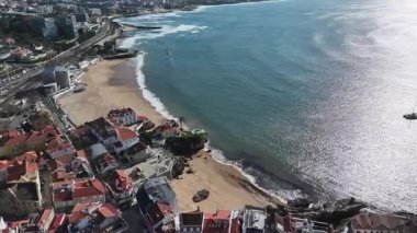 Cascais Skyline Lizbon 'un Cascais bölgesinde. Plaj manzarası. Turizm Tarihi Yer. Şehir manzarası sahnesi. Cascais Skyline Lizbon 'un Cascais bölgesinde..