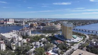 Tampa Skyline, Tampa, Florida Birleşik Devletleri. Şehir merkezindeki şehir manzarası. Kurumsal Binalar Arkaplanı. Florida 'da Tampa Skyline. High Rise Binaları. İş Bölgesi.