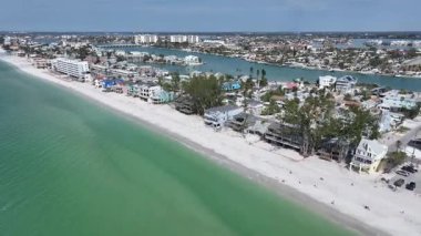 St. Pete Plajı, St. Petersburg, Florida Birleşik Devletleri. Plaj manzarası. Denizcilik geçmişi. Çarpıcı şehir manzarası. St. Pete Plajı, St. Petersburg, Florida Birleşik Devletleri. Doğa Panoramik.