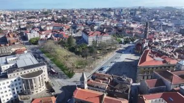 Porto Bölgesi Portekiz 'deki Porto Skyline' da. Şehir merkezinde. Ortaçağ Binaları. Tarihi Şehir Sahnesi 'nde. Portekiz 'de Porto Skyline. Portekiz Skyline 'ı. Seyahat Alanı.
