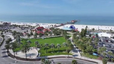 Clearwater Beach Skyline, Florida 'da, Clearwater' da. Plaj manzarası. Şehir merkezinde. Seyahat Manzarası. Clearwater Beach Skyline, Florida 'da, Clearwater' da. İnanılmaz Şehir Manzarası.