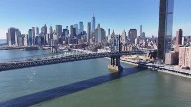 Manhattan Köprüsü New York 'ta. Highrise Binaları Sahnesi. Brooklyn Köprüsü Peyzajı. New York 'taki Manhattan Köprüsü. Otoyol Yolu Arkaplanı.