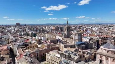 Valence Community İspanya 'daki La Reina Meydanı. Ortaçağ Binaları Sahnesi. Şehir merkezindeki şehir manzarası. Valence Community İspanya 'da Valencia. Kültür Mirası Skyline. Şehir Sahnesi.