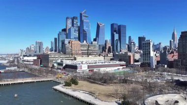 New York Skyline New York 'ta Manhattan' da. Şehir merkezinde göz kamaştırıcı. Turizm Tarihi Yer. New York Skyline, New York Birleşik Devletleri. Yükseklik Binaları.