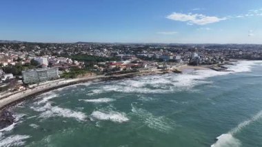 Lizbon 'un Cascais bölgesindeki Estoril Sahili. Coastal City. Doğa manzarası. Plaj manzarası. Lizbon 'un Cascais bölgesindeki Estoril Sahili.