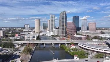 Tampa Skyline, Tampa, Florida Birleşik Devletleri. Şehir merkezindeki şehir manzarası. Kurumsal Binalar Arkaplanı. Florida 'da Tampa Skyline. High Rise Binaları. İş Bölgesi.
