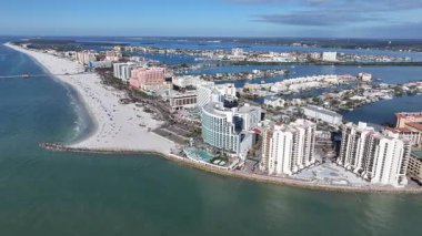 Clearwater Skyline, Florida 'da, ABD' de. Çarpıcı şehir manzarası. Plaj manzarası. Highrise Binaları. Clearwater Skyline, Florida 'da, ABD' de. Doğa Arkaplanı.