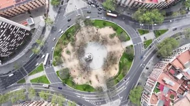 Barselona İspanya 'daki Manzaralı Kavşak. Meşhur döner kavşak. Şehir merkezindeki şehir manzarası. Top View Geçidi. İspanya 'da Manzaralı Kavşak. Barselona Sokak Sahnesi.