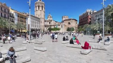 Valence Community İspanya 'daki La Reina Meydanı. Ortaçağ Binaları Sahnesi. Şehir merkezindeki şehir manzarası. Valence Community İspanya 'da Valencia. Kültür Mirası Skyline. Şehir Sahnesi.