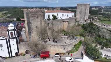 Leiria Portekiz 'deki Obidos Şatosu' nda. Old Town Skyline 'da. Ortaçağ Köyü. Güzel şehir manzarası. Leiria Portekiz 'deki Obidos Şatosu' nda. Kültür Geçmişi.