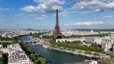 Paris Skyline Fransa 'daki Paris Adası' nda. Yüksek Eyfel Kulesi. Şehir merkezindeki şehir manzarası. Paris Skyline Fransa 'daki Paris Adası' nda. Seine River Skyline 'da. Metropolitan Bölgesi Hava Görünümü.