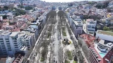 Lizbon, Portekiz 'deki Liberty Bulvarı. Şehir merkezi hava manzarası. Avrupa şehri. Portekiz 'de Lizbon' da Özgürlük Bulvarı. Metropolitan Bölgesi. Kentsel Skyline.