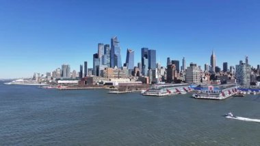 New York 'un merkezinde, New York' ta, Manhattan 'da. Highrise Binaları Sahnesi. New York 'un şehir manzarası. New York 'un merkezinde, New York' ta. Kış Manzarası.