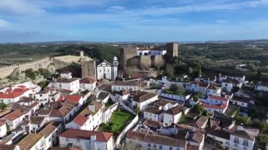 Portekiz 'in Leiria bölgesindeki Obidos Köyü' nde. Tarihi Köy. Ortaçağ mirası. Göz kamaştırıcı manzara. Portekiz 'in Leiria bölgesindeki Obidos Köyü' nde. Eski Şehir Manzarası.