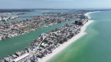 St. Pete Plajı, St. Petersburg, Florida Birleşik Devletleri. Plaj manzarası. Denizcilik geçmişi. Çarpıcı şehir manzarası. St. Pete Plajı, St. Petersburg, Florida Birleşik Devletleri. Doğa Panoramik.
