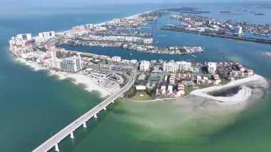 Clearwater Beach Skyline, Florida 'da, Clearwater' da. Plaj manzarası. Şehir merkezinde. Seyahat Manzarası. Clearwater Beach Skyline, Florida 'da, Clearwater' da. İnanılmaz Şehir Manzarası.