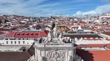 Lizbon, Portekiz 'in Lizbon semtinde Lizbon Skyline. Comercio Meydanı Sahnesi. Augusta Sokağı Şehir Manzarası. Lizbon Skyline Portekiz 'de. Tarihi Şehir Manzarası. Turizm Tarihi Yer.