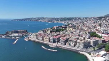 Napoli Skyline Campania İtalya 'da Napoli' de. Şehir merkezindeki şehir manzarası. Napoli Körfezi manzarası. Napoli Skyline Campania İtalya 'da. Güzel Skyline. Sahil şeridi manzarası. Şehir Merkezi Manzarası.
