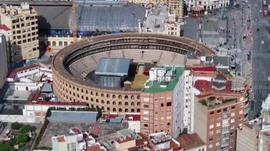 Valencia, Valenciana İspanya 'daki Plaza De Toros. Eski Şehir Manzarası. Şehir merkezindeki şehir manzarası. Valencia, Valenciana İspanya 'da. Toros Meydanı Skyline. Güzel Amfitiyatro.