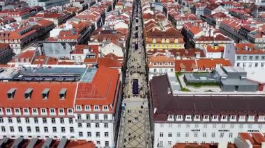 Lizbon, Portekiz 'in Lizbon semtinde Lizbon Skyline. Comercio Meydanı Sahnesi. Augusta Sokağı Şehir Manzarası. Lizbon Skyline Portekiz 'de. Tarihi Şehir Manzarası. Turizm Tarihi Yer.