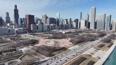 Chicago 'daki Lakefront Parkı, Illinois Birleşik Devletleri. Şehir merkezinde. Highrise Binaları Peyzajı. Illinois 'deki Lakefront Parkı. Metropolitan Parkı. Çarpıcı Şehir Manzarası.