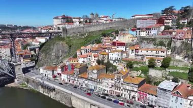Porto Portekiz 'in Porto bölgesindeki Porto Skyline' da. Şehir merkezinde. Ortaçağ Binaları. Tarihi Şehir Sahnesi 'nde. Portekiz 'de Porto Skyline. Portekiz Skyline 'ı. Seyahat Alanı.