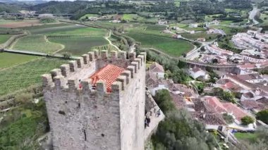 Leiria Portekiz 'in Obidos bölgesindeki Obidos Şatosu. Tarihi Şehir Manzarası. Ortaçağ mimarisi. Şato İnşaat Duvarları. Leiria Portekiz bölgesindeki Obidos Kalesi. Eski Köy.