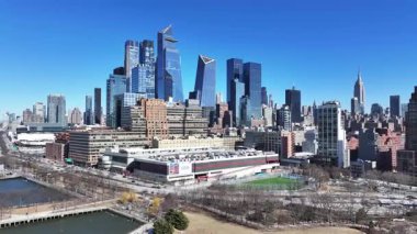 New York 'un merkezinde, New York' ta, Manhattan 'da. Highrise Binaları Sahnesi. Güzel şehir manzarası. New York 'un merkezinde, New York' ta. Kış Manzarası.