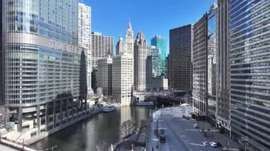 Chicago Riverwalk, Chicago, Illinois, ABD. Highrise Binaları Sahnesi. Metropolitan Şehri. Illinois 'de Chicago Sahil Yolu. Chicago şehir merkezi. Şehir Gökyüzü Görünümü.