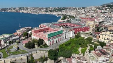 Napoli Skyline Campania İtalya 'da Napoli' de. Şehir manzarası manzarası. Şehir merkezinde. Napoli Skyline Campania İtalya 'da Napoli' de. Kültür Mirası Skyline. Güzel Metropolis. İtalya Manzarası.