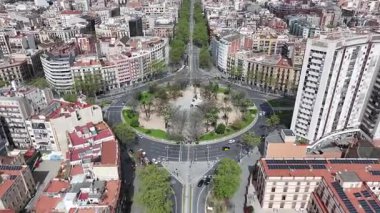 Barcelona Skyline Katalonya İspanya Topluluğu 'nda. Highrise Binaları Sahnesi. Şehir merkezindeki şehir manzarası. Barselona Katalonya Topluluğu İspanya. Katalonya gökyüzü. Bölgesel Hava Görünümü.