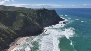 Lizbon 'un Sintra bölgesindeki Roca Burnu. Sahil Skyline. Doğa manzarası. Yaz Gezisi. Lizbon 'un Sintra bölgesindeki Roca Burnu. Tropikal Manzara.