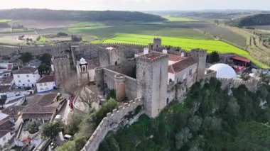 Leiria Portekiz 'deki Obidos Şatosu' nda. Old Town Skyline 'da. Ortaçağ Köyü. Güzel şehir manzarası. Leiria Portekiz 'deki Obidos Şatosu' nda. Kültür Geçmişi.