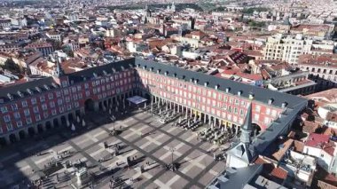 Madrid 'in Madrid Belediye Başkanı İspanya' da. Ortaçağ Binaları manzarası. Şehir merkezinde. Madrid İspanya Topluluğu 'nda Madrid. Belediye Başkanı Meydanı Sahnesi. Güzel Şehir Manzarası.