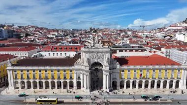 Lizbon, Portekiz 'in Lizbon semtinde Lizbon Skyline. Comercio Meydanı Sahnesi. Augusta Sokağı Şehir Manzarası. Lizbon Skyline Portekiz 'de. Tarihi Şehir Manzarası. Turizm Tarihi Yer.