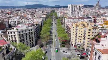 Barcelona Skyline Katalonya İspanya Topluluğu 'nda. Ortaçağ Binaları Sahnesi. Şehir merkezindeki şehir manzarası. Barselona Katalonya Topluluğu İspanya. Katalonya gökyüzü. Şehir Sahnesi.