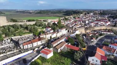 Portekiz 'in Leiria bölgesindeki Obidos' ta Obidos Skyline. Tarihi Köy. Ortaçağ mirası. Göz kamaştırıcı manzara. Portekiz 'in Leiria bölgesindeki Obidos' ta Obidos Skyline. Eski Şehir Manzarası.