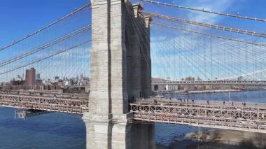 New York 'ta Manhattan' daki Brooklyn Köprüsü. Highrise Binaları Sahnesi. Manhattan Köprüsü Peyzajı. New York 'taki Brooklyn Köprüsü. Şehir Merkezi Şehir Manzarası.