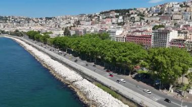 Napoli Skyline Campania İtalya 'da Napoli' de. Şehir manzarası manzarası. Şehir merkezinde. Napoli Skyline Campania İtalya 'da. Napoli Körfezi Skyline. Güzel sahil şeridi. İtalya Manzarası.