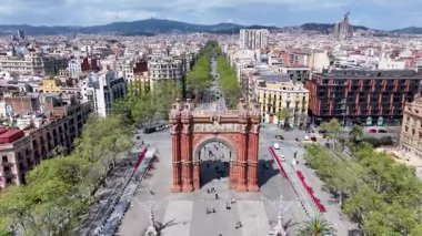 Barcelona Skyline Katalonya İspanya Topluluğu 'nda. Ortaçağ Binaları Sahnesi. Şehir merkezindeki şehir manzarası. Barselona Katalonya Topluluğu İspanya. Katalonya gökyüzü. Şehir Sahnesi.