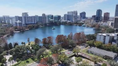 Florida, Orlando 'daki Eola Parkı. Yüksek Binalar Peyzajı. Finans Bölgesi. Orlando Florida Birleşik Devletleri 'nde. Şehir merkezinde. Şehir Açık Hava.