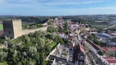 Portekiz 'in Leiria bölgesindeki Obidos Köyü' nde. Tarihi Köy. Ortaçağ mirası. Göz kamaştırıcı manzara. Portekiz 'in Leiria bölgesindeki Obidos Köyü' nde. Eski Şehir Manzarası.