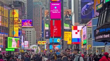 New York 'ta Manhattan' da çarpıcı Times Meydanı. Dünya Dönüm Noktası. Geleceğin Sahnesi. New York 'ta Times Meydanı. Çarpıcı Yükseklik Binaları.