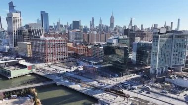 New York Skyline New York 'ta Manhattan' da. Şehir merkezinde göz kamaştırıcı. Turizm Tarihi Yer. New York Skyline, New York Birleşik Devletleri. Yükseklik Binaları.