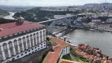 Porto Portekiz 'in Porto bölgesindeki Porto Skyline' da. Şehir merkezi manzarası. Kültür Mirası. Eski Şehir Manzarası. Portekiz 'de Porto Skyline. Portekiz Skyline 'ı. Seyahat Alanı.