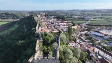 Leiria Portekiz 'deki Obidos' ta Obidos Skyline. Old Town Skyline 'da. Ortaçağ Binaları Sahnesi. Güzel şehir manzarası. Leiria Portekiz 'deki Obidos' ta Obidos Skyline. Kültür Mirası.
