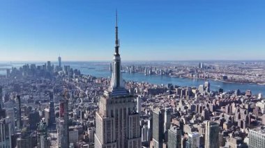 New York 'ta Manhattan' daki Empire State Binası. Şehir merkezinde göz kamaştırıcı. Turizm Tarihi Yer. New York 'taki Empire State Binası. Yükseklik Binaları.
